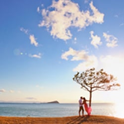 Sabra Creative Photography - Colourful and carefree wedding photography for couples in love :)