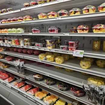 Publix - shelves of fruit and vegetables in a grocery store - Grocery Near Me - Winston-Salem, North Carolina Publix - shelves of fruit and vegetables in a grocery store - Grocery Near Me - Winston-Salem, North Carolina