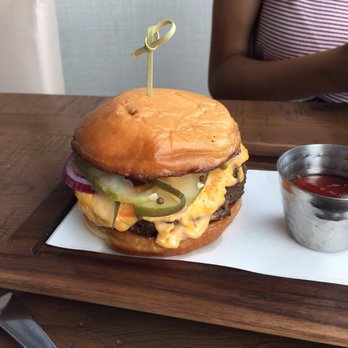 Paddlefish - The burger - Seafood Near Me - Orlando, Florida