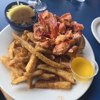 Boston Sail Loft - Lobster Roll - Bars Near Me - Boston, Massachusetts