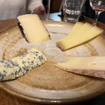 Au Passage - Cheeses - Modern European Near Me - Paris, 75