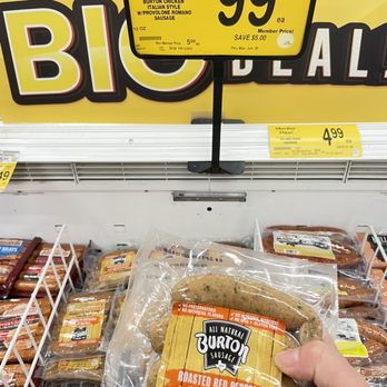 Safeway - a hand holding a bag of bread - Grocery Near Me - Milpitas, California Safeway - a hand holding a bag of bread - Grocery Near Me - Milpitas, California