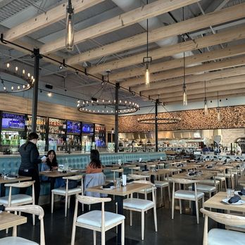 Doppio Zero Concord Veranda - Huge, gorgeous interior - Italian Near Me - Concord, California