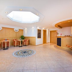 Garni Petra - Welcome at the reception of Garni Petra in Selva Gardena