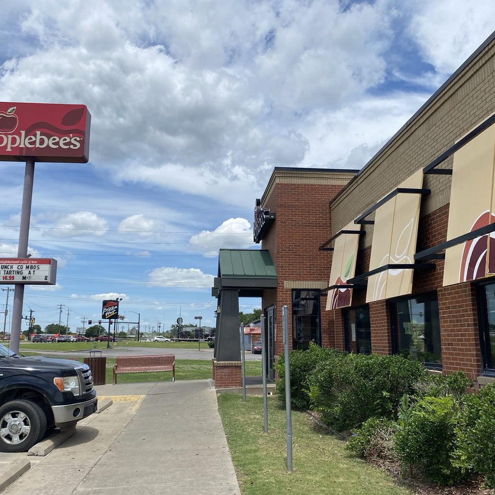 Applebee's Grill + Bar - Exterior - American Near Me - Ada, Oklahoma