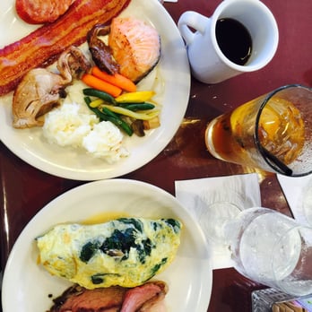 Pagoda Floating Restaurant - Omelette Station with all the fix'in. Very tasty food!!! - Hawaiian Near Me - Honolulu, Hawaii