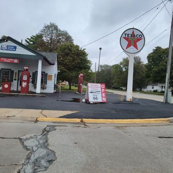 Ambler-Becker Texaco Station - Photo from the car leaving - Landmarks & Historical Buildings Near Me - Dwight, Illinois Ambler-Becker Texaco Station - Photo from the car leaving - Landmarks & Historical Buildings Near Me - Dwight, Illinois