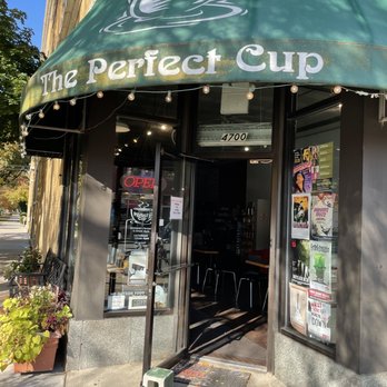 The Perfect Cup - the entrance to a coffee shop - Coffee & Tea Near Me - Chicago, Illinois
