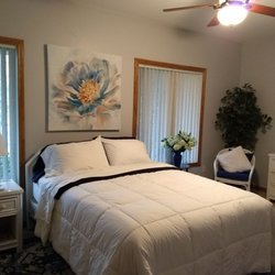 Jordan Lake B & B - "Hydrenga Room" Queen bed with private bath, located on the main floor.