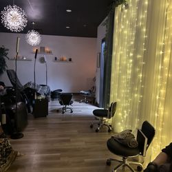 Happy Valley Evolve Salon And Spa - Calm and relaxing pedi room