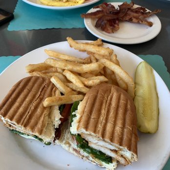 Metro Cafe Diner - Diners Near Me - Stone  Mountain, Georgia