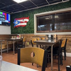 Miguelo's Cafe & Bar - Dining room