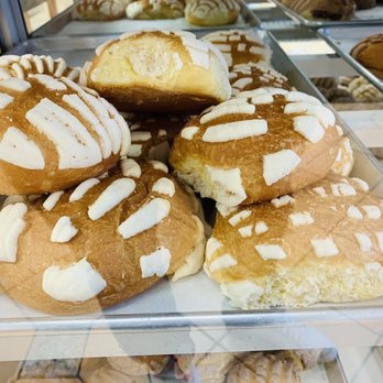 Panaderia Los Gallos - Conchas - Bakeries Near Me - Chicago, Illinois