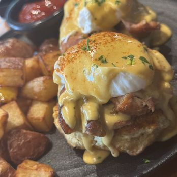 Smokecraft Modern Barbecue - Pulled Chicken Benedict - Barbeque Near Me - Arlington, Virginia Smokecraft Modern Barbecue - Pulled Chicken Benedict - Barbeque Near Me - Arlington, Virginia