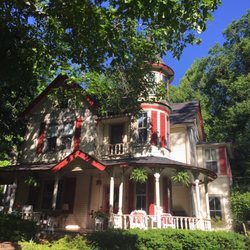 The Oaks Bed And Breakfast - Perfect setting for a relaxing weekend! Loved our fresh berries and French toast breakfast!