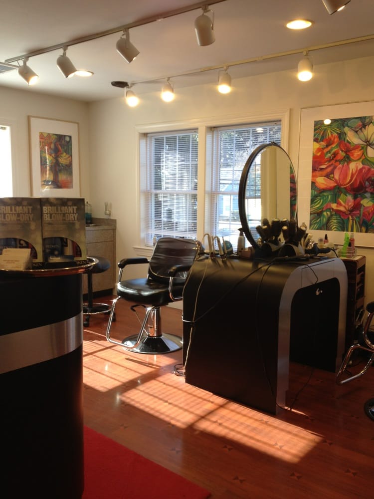 Myrtue's Hair Design Logo