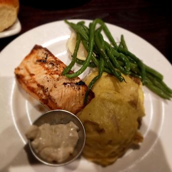 Houlihan's - Grilled salmon with mashed potatoes and green beans - Bars Near Me - Paramus, New Jersey