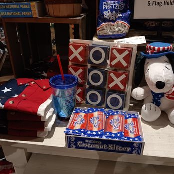 Cracker Barrel Old Country Store - Holiday style - American Near Me - Buckeye, Arizona