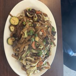 Dingdi Myanmar Restaurant - Flat noodles with beef and added veggie stir fry