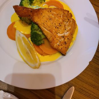 Moeders - Fish from the Market - Modern European Near Me - Amsterdam, New Hampshire