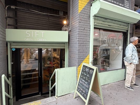 Sift Cakes and Cookies by null