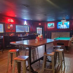 E & R's pub - Inside
