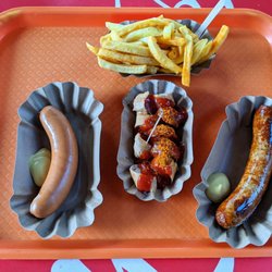 Konnopke's Imbiß - 07/04/22 Currywurst Bratwurst Bockwurst Fries