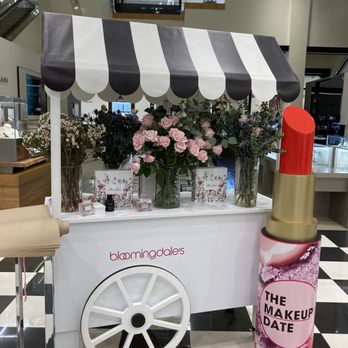 Bloomingdale's - Promo cart - Department Stores Near Me - Chicago, Illinois