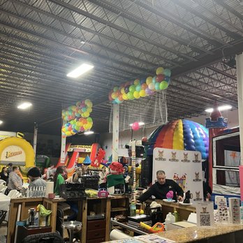Bounce'n Round - Interior space and balloon drop. - Bounce House Rentals Near Me - Louisville, Kentucky Bounce'n Round - Interior space and balloon drop. - Bounce House Rentals Near Me - Louisville, Kentucky