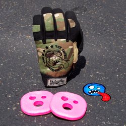 Holesom - Sgt Shred slide gloves w world famous Holesom pucks