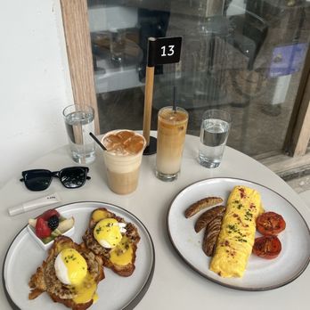 Eller Bakery - eggs benedict, french omelet, cinnamon latte, banana bread latte - Bakeries Near Me - Costa Mesa, California