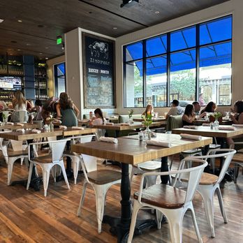 Zinburger - Dining room - New American Near Me - Scottsdale, Arizona Zinburger - Dining room - New American Near Me - Scottsdale, Arizona