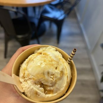 Superior Creamery - Salted honeycomb - Ice Cream & Frozen Yogurt Near Me - Grand Marais, Minnesota Superior Creamery - Salted honeycomb - Ice Cream & Frozen Yogurt Near Me - Grand Marais, Minnesota