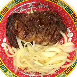 Chifa Peru - Bistek Ensebollada