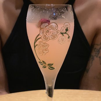 Alibi - Wine Dine Be Social - Frozen Rose - vodka, grapefruit juice, elderflower liqueur, rose syrup, and mint. A botanical garden in a glass (also, NOT a frozen drink) - Seafood Near Me - Hong Kong, HK