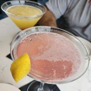 Chelsea Five - Passionfruit martini and Raspberry bellini - Gastropubs Near Me - Atlantic City, New Jersey