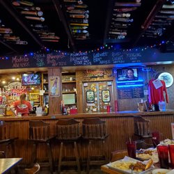 Mac & Joe's - View of the bar from the booths