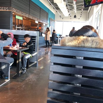 Shake Shack Vernon Hills - Fast Food Near Me - Vernon Hills, Illinois