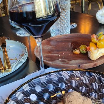 Belleville Wine Bar - Delicious chocolate truffles with a red wine pairing - Wine Bars Near Me - Reno, Nevada Belleville Wine Bar - Delicious chocolate truffles with a red wine pairing - Wine Bars Near Me - Reno, Nevada