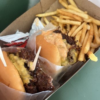 The Win-Dow at The Grove - Burgers Near Me - Los Angeles, California The Win-Dow at The Grove - Burgers Near Me - Los Angeles, California