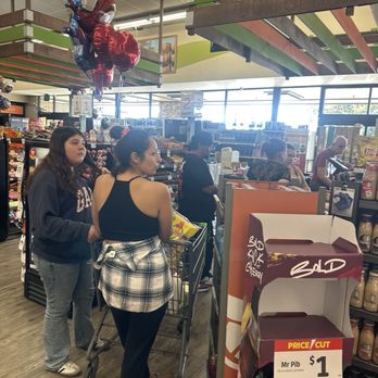 Save Mart - Everyone waiting in checkout lines - Grocery Near Me - exeter, California Save Mart - Everyone waiting in checkout lines - Grocery Near Me - exeter, California