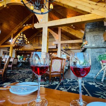 Crowne Plaza Lake Placid - Restaurant/lounge/bar inside hotel - Hotels Near Me - Lake Placid, New York