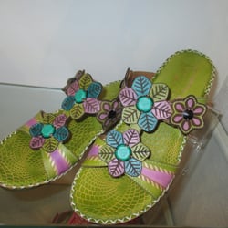 Aphrodite Style - Comfort and attractiveness at the same time.  What a concept!