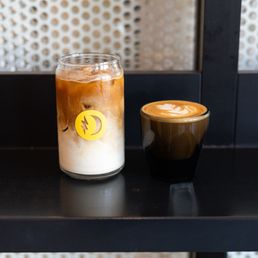 Iced latte, cortado