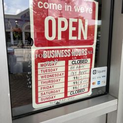 Maxine's - Hours