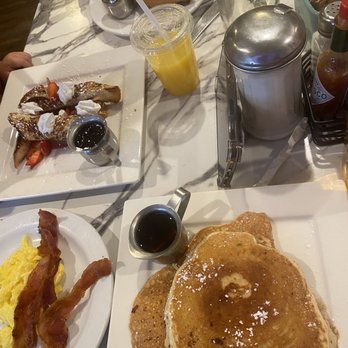Toasted Bun - Breakfast & Brunch Near Me - Glendale, California