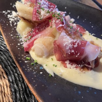 Es Blanc - Fire roasted leeks - Sushi Bars Near Me - Blanes, C Es Blanc - Fire roasted leeks - Sushi Bars Near Me - Blanes, C