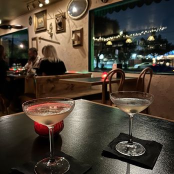 Heights Hideaway - Dirty martinis in this cozy spot - Cocktail Bars Near Me - Houston, Texas Heights Hideaway - Dirty martinis in this cozy spot - Cocktail Bars Near Me - Houston, Texas
