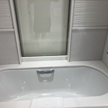 Hôtel Martinez - Tub in the bathroom - Hotels Near Me - Cannes, 06 Hôtel Martinez - Tub in the bathroom - Hotels Near Me - Cannes, 06