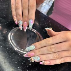 Ombre Nails Lounge